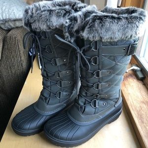 Winter boots tall with fur, used only worn a couple times . Size 9
